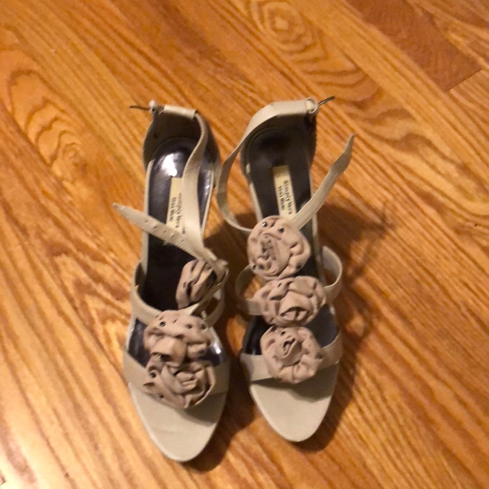 Shoes. Simply Vera.